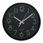 HORLOGE MURALE EN PLASTIQUE - BLANC ET NOIR